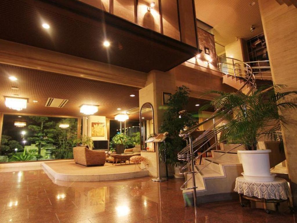Miyakonojo Sun Plaza Hotel Buitenkant foto