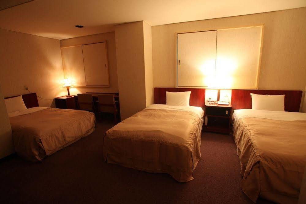 Miyakonojo Sun Plaza Hotel Buitenkant foto